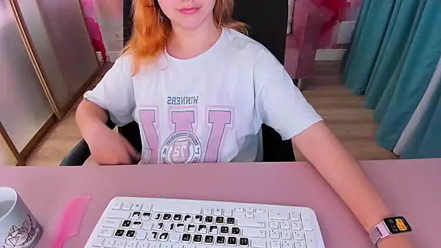 AngelinaLow – Naživo XXX chat