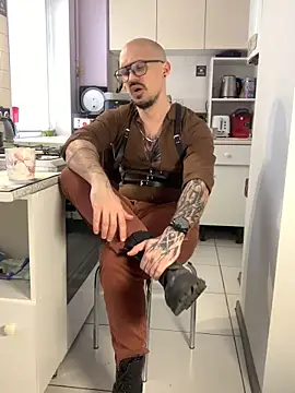 AssHunter4k's Webcam Show