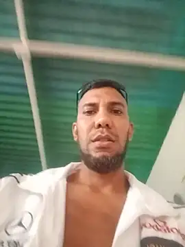 UnreadyChutzpan Webbikameraesitys