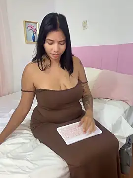 Chatroom XXX en direct de LucyMartelli