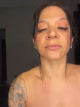 Biazinhabdsm Chat XXX in diretta