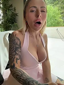 EmaSalis' Live XXX Chat