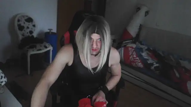 Show modela SKiaraTV na web-kameri