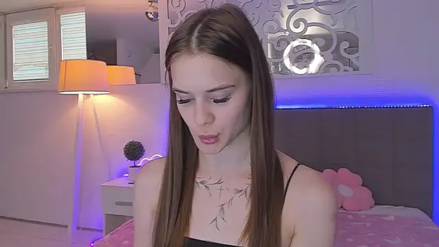 LuisaClover Chat XXX live