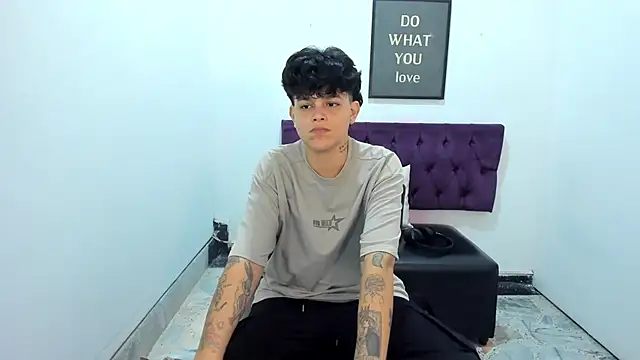 Iansayd333's Live XXX Chat