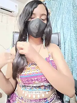 Parinaaz18 Adlı Modelin Canlı XXX Sohbeti