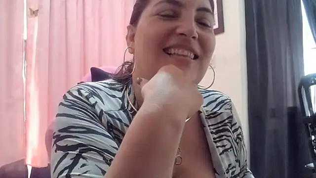 lina_maria99 Adlı Modelin Canlı XXX Sohbeti