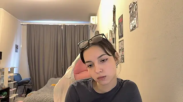 Chat +18 de KateMiragee ao vivo