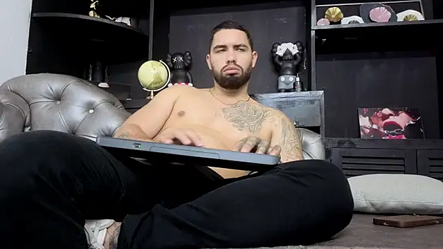 Show modela matteosantos na web-kameri