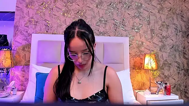 ValkyriaSteel's Live XXX Chat