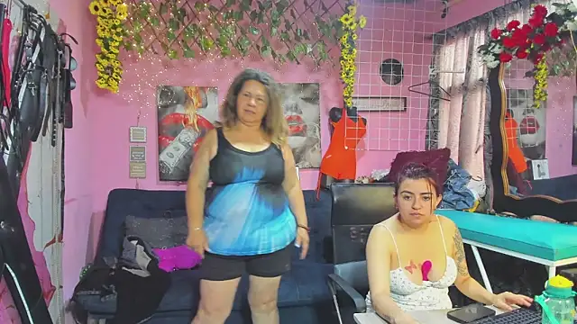 lesbiancuple webcam show