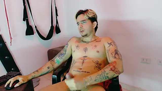 AliceandMax Show in webcam