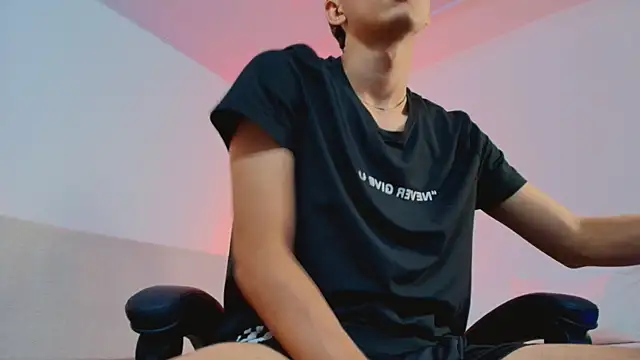Valentino_Rey Adlı Modelin Canlı XXX Sohbeti