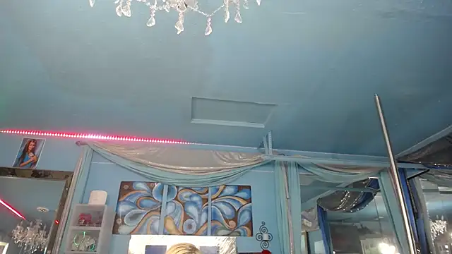 XXX chat uživo modela ADRIANNA_FOX