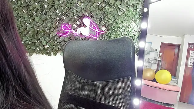 DestinyHills' Live XXX Chat