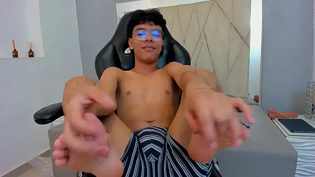 adams_bobby Live XXX-chat