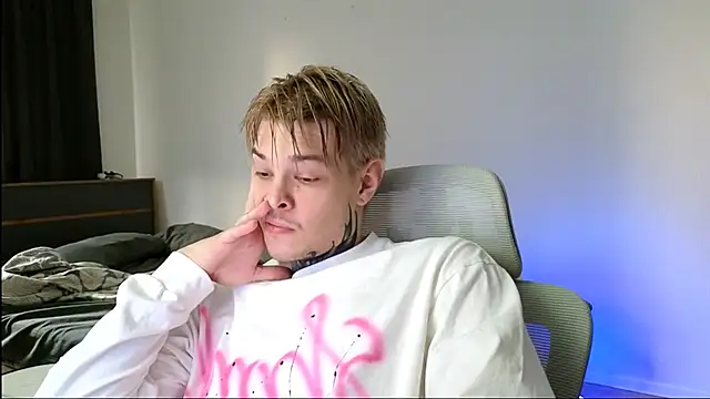 DENIS_HERE Live XXX Chat