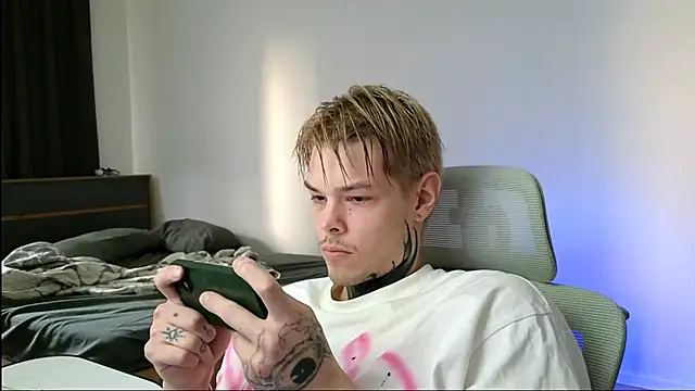 DENIS_HERE's Live XXX Chat