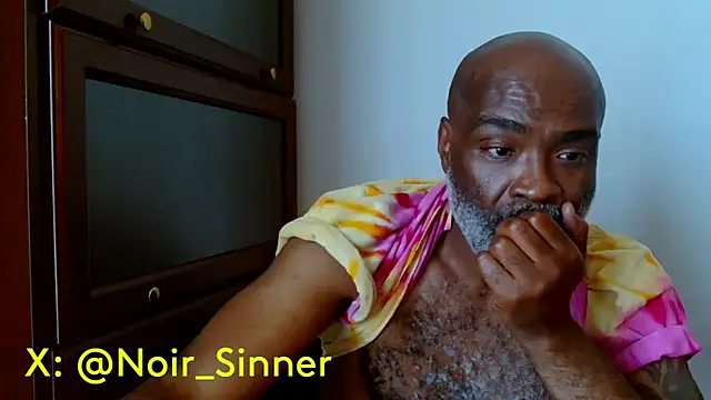 sinnernoir: διαδικτυακό σόου στην κάμερα