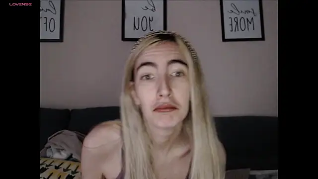 BarbieBlondieGirl Adlı Modelin Canlı XXX Sohbeti