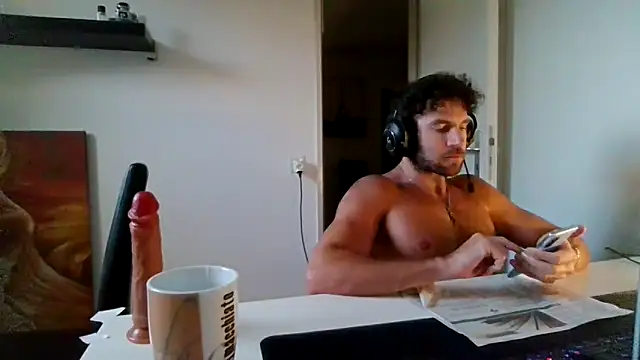 Show modela alpha-hunk na web-kameri