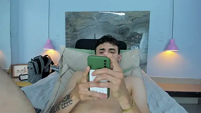 James-06 Show Webcam