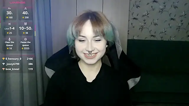 LeisaHopperstad's Live Chat Room