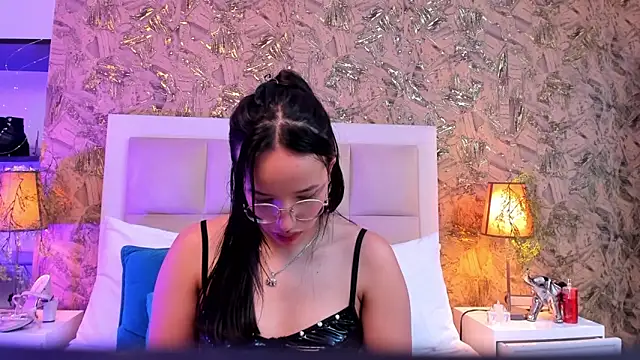 ValkyriaSteel's Live XXX Chat