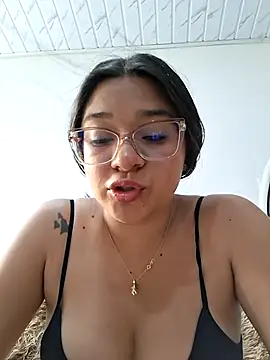 Sala de chat en directo de -VICKKY