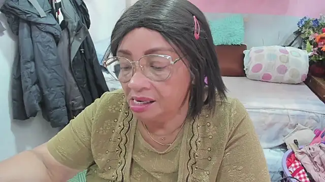XXX chat uživo modela Mrs_mommy_