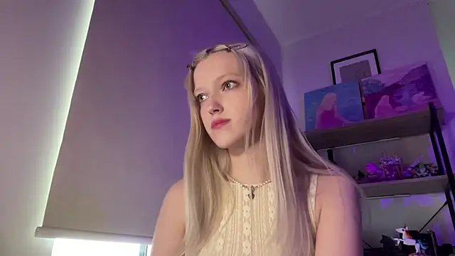 Show modela ShoshanaNogueras na web-kameri