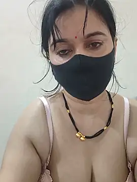 HeartlessGirl Adlı Modelin Canlı XXX Sohbeti