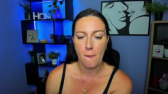 XXX chat uživo modela FUN_AMI