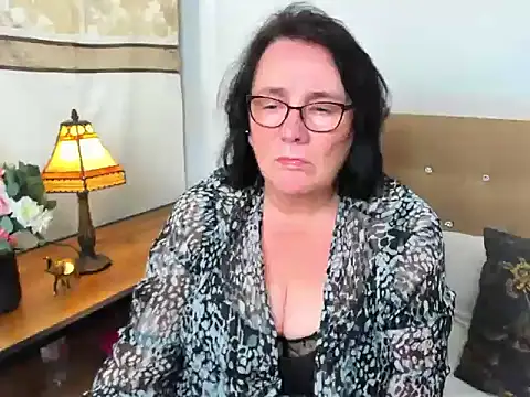 Chat XXX en directo de DorisDesire