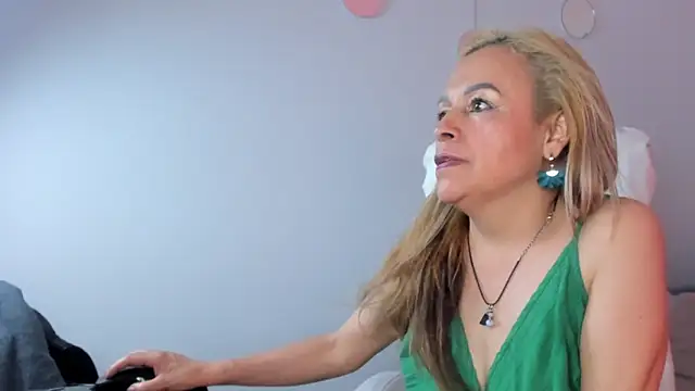 Ivonne_4 Chat XXX in diretta