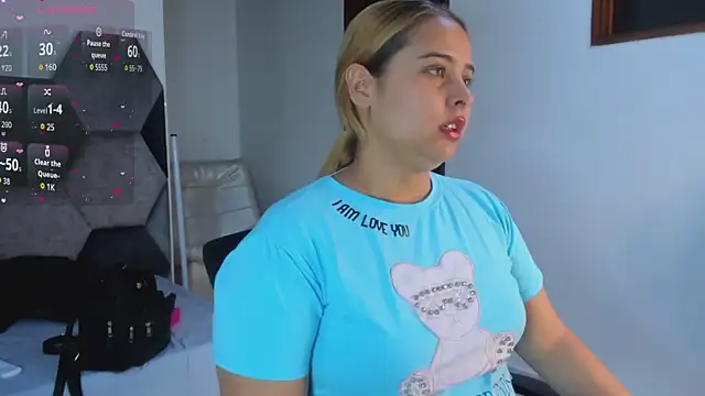 แชท XXX สดของ MikaelaStone