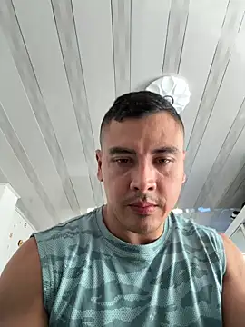 Paul22cm-'s Live XXX Chat