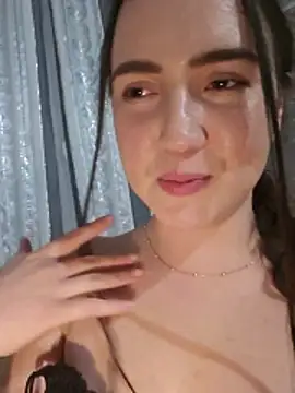 Romaderega Adlı Modelin Canlı XXX Sohbeti