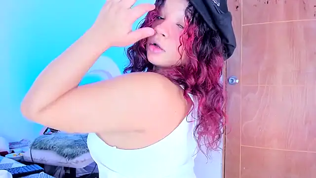 Онлайн чат XXX Emily_Coper18