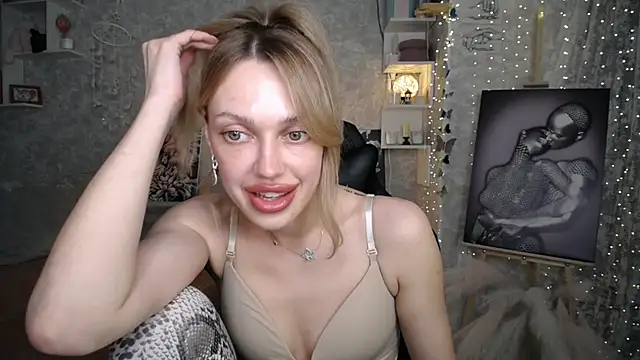 NickyAdamidi's Live Chat Room
