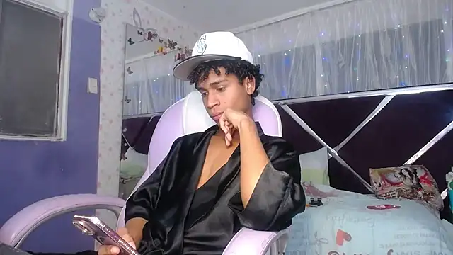 Chat XXX en directo de Santy_bigcock_01