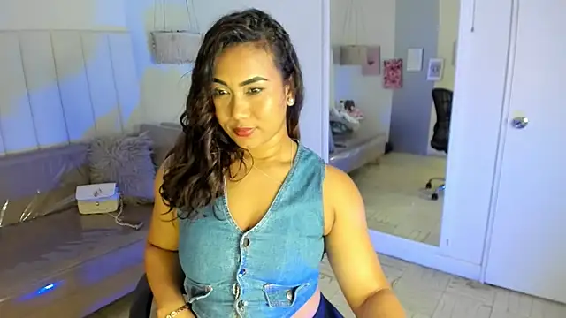 veronica_b07's Live Chat Room