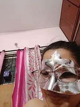 thanusi_2's Webcam Show