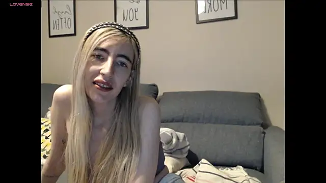 BarbieBlondieGirl 现场XXX聊天