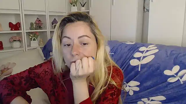 _karolynesyera_ Adlı Modelin Canlı XXX Sohbeti