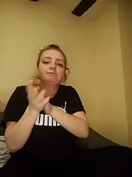 Chat XXX en directo de Bella-Monroe