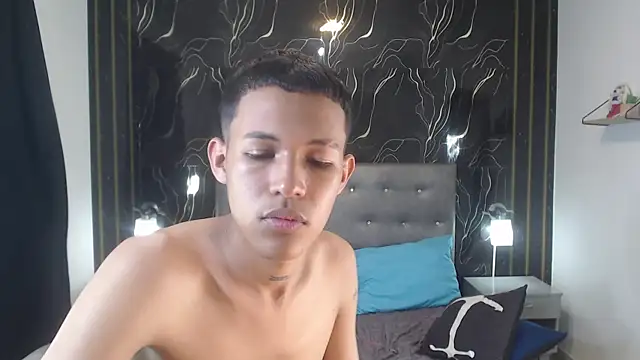 PhillipCox's Live XXX Chat