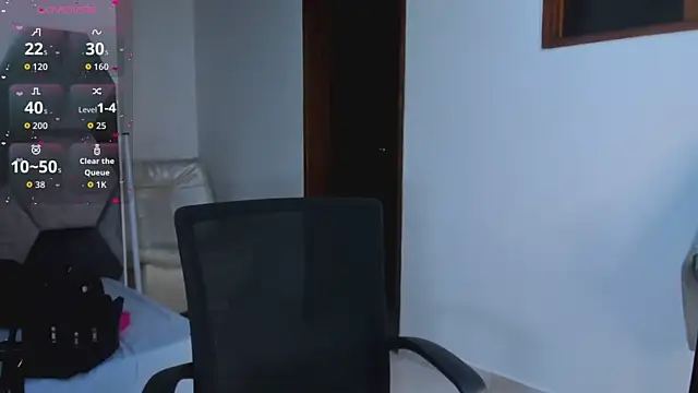 MikaelaStone Chat XXX live