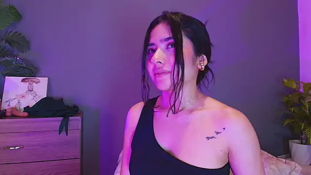 adara_johnson__ Adlı Modelin Canlı XXX Sohbeti