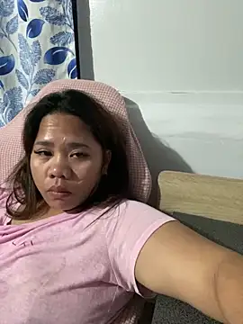 _UrSingleMamiBella_ élő XXX-chatje